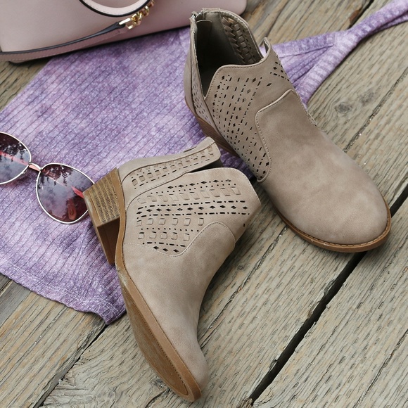 New Taupe V Cutout Ankle Booties Western Boots - Picture 2 of 4